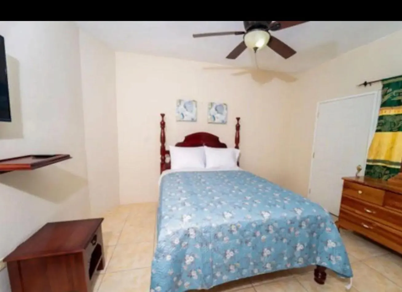 24 Edwards Ave ,Runaway Bay Jamaica Room 6 Jamaica