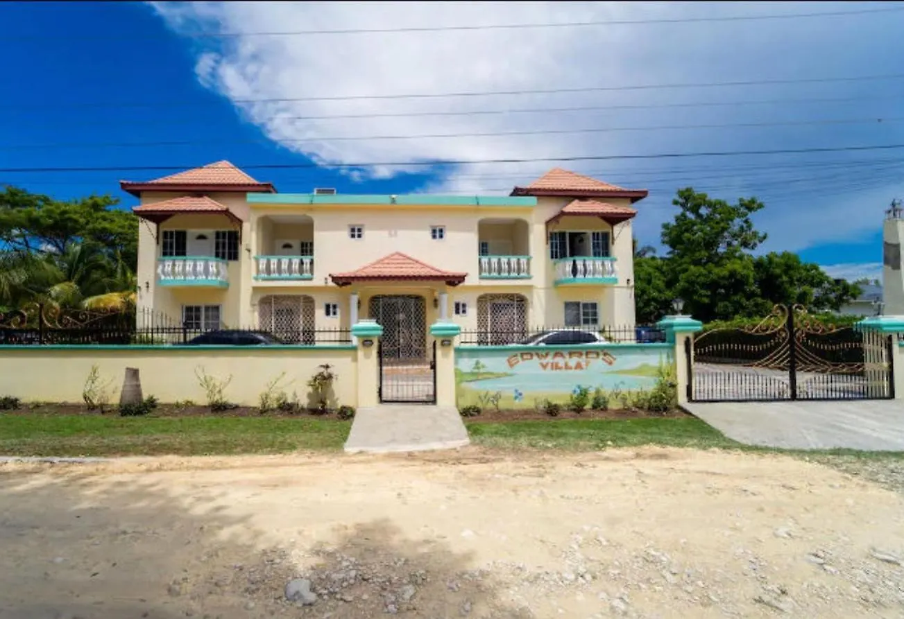 Konukevi 24 Edwards Ave ,Runaway Bay Jamaica Room 6